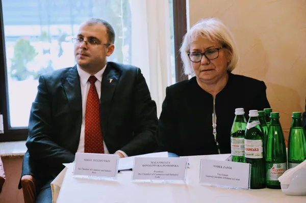 Президент торгово-промислової палати міста Лодзь (Польща) Малгожата Поморська та представник торгово-промислової палати міста Брест (Білорусь) Сергій Тележинський