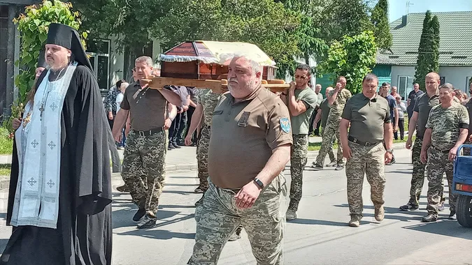 У Шацьку попрощалися із загиблим під Бахмутом молодим воїном (фото)