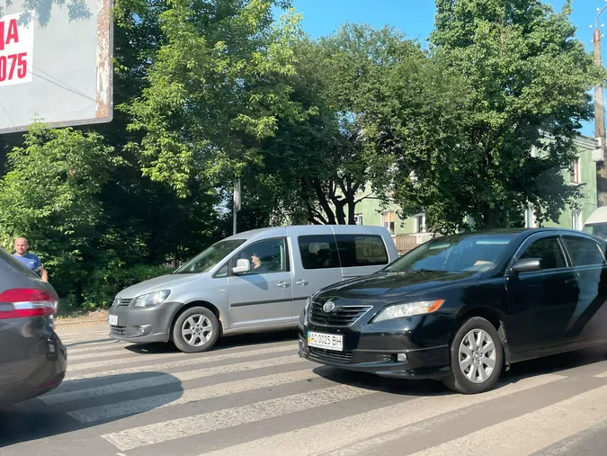 Центр Луцька в заторі через ДТП на Шевченка (фото)