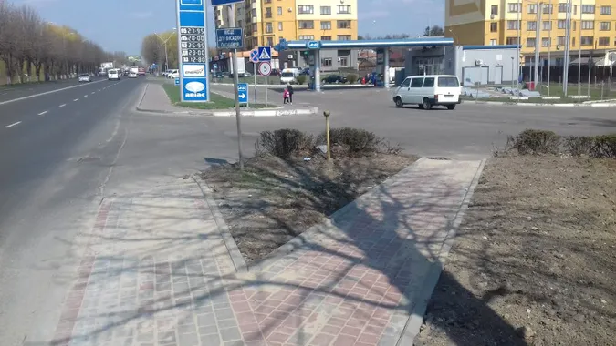У Луцьку відремонтували тротуари на двох вулицях (фото)