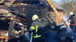 Необережно грілися: на Волині спалахнув житловий будинок (фото)
