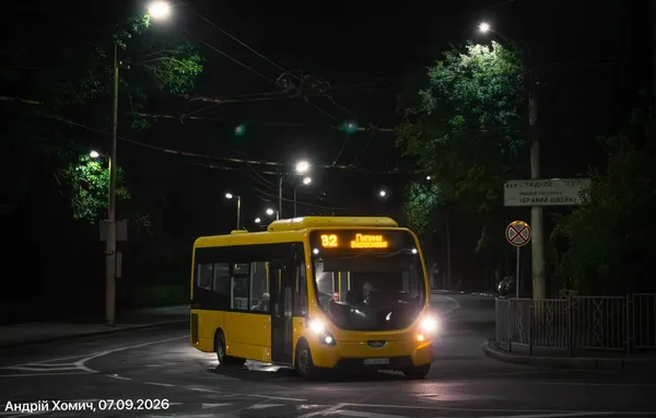 На вулиці Луцька уперше виїхав особливи автобус (фото)