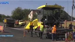 Під Луцьком асфальт можна відламати руками: місцеві скаржаться на якість ремонту  (відео)
