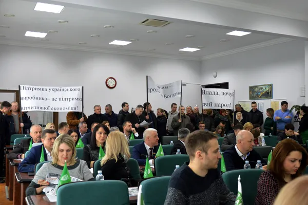 Зранку в міській раді було людно і гучно