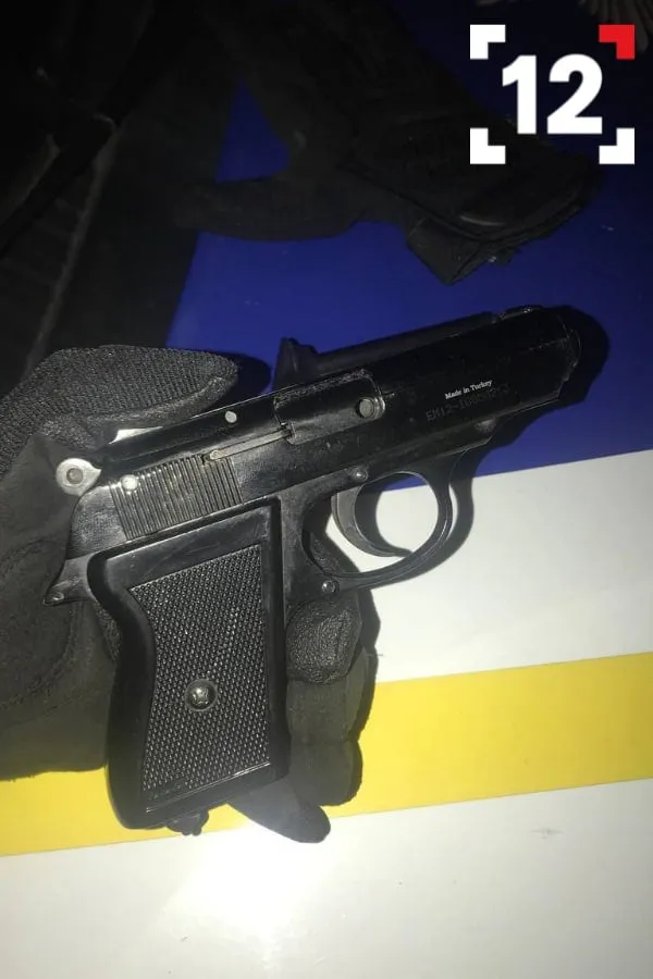 На Теремнівській і на Франка: у Луцьку вночі затримали людей з пістолетами (фото)