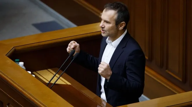 Вакарчук знайшов спосіб позбутися мандату