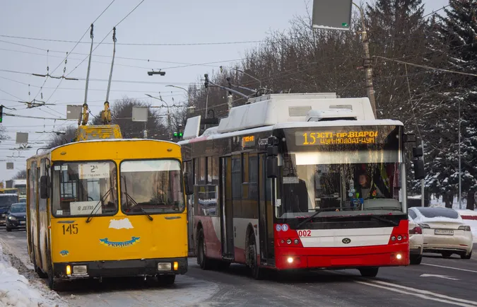 Луцькі тролейбуси святкують 54: в мережі показали святкову добірку фото «рогатих»