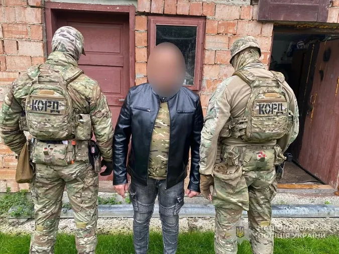 Надсилав револьвери поштою: на Волині затримали торговця зброєю (фото)