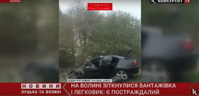 На Волині BMW протаранила вантажівку й злетіла у кювет (відео)