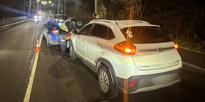 У Луцьку п'яна жінка на Chery протаранила Renault (фото)