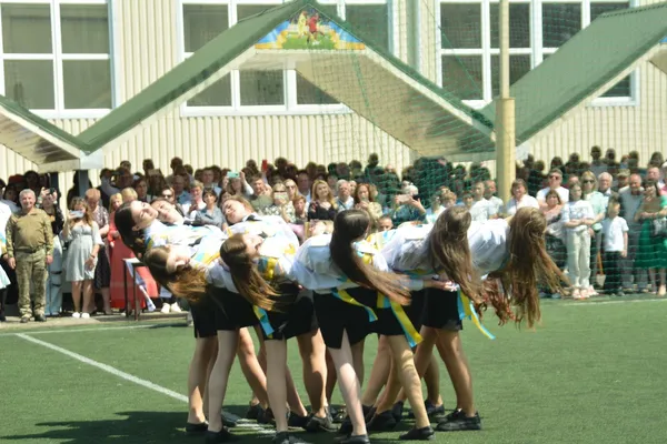 Зворушливо до сліз: у Луцьку випускники військового ліцею танцювали вальс (фото, відео)