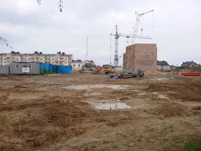 Лучани просять перевірити законність будівництва на проспекті Відродження
