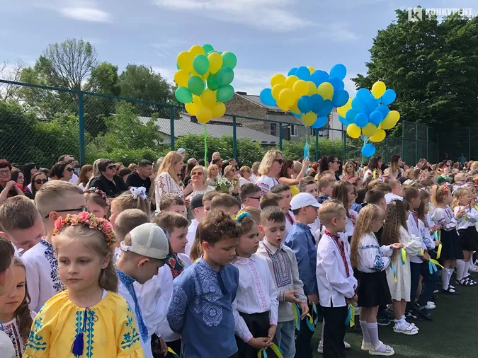 У луцькому ліцеї №9 відгуляли свято початкової школи (фото)