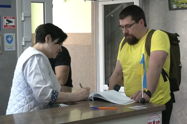 Вчиться заново ходити з протезом: військовий з Волині розповів, як  проходить реабілітацію (фото, відео)