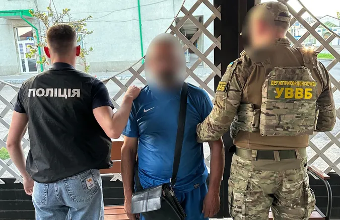 Лучанин з двома спільницями організував схему переправлення ухилянтів за кордон