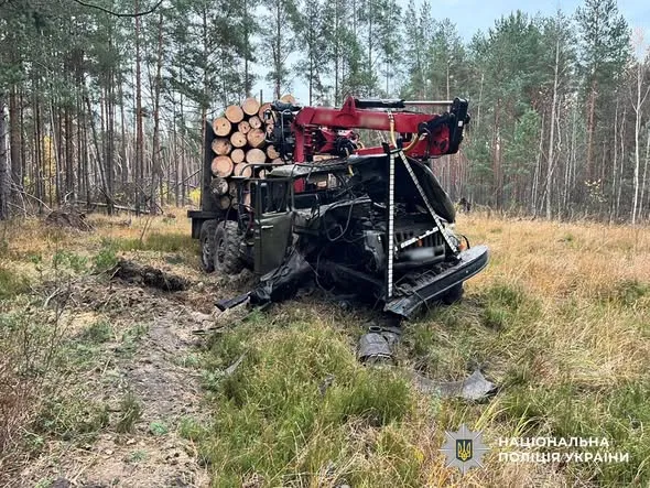У лісі на Житомирщині два авто підірвалися на мінах: п’ятеро загиблих і троє поранених (фото)