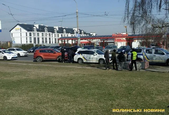 В Луцьку біля блокпоста на Рівненській авто збило велосипедиста (фото)