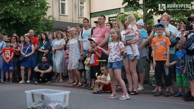 Прийшли сотні людей: у Луцьку виступив запальний гурт Оt Vinta (фото, відео)