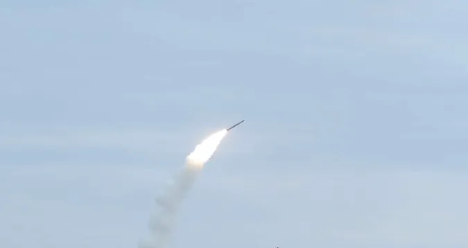Росіяни атакували Кременчук у роковини ракетного удару по ТЦ «Амстор» (відео)