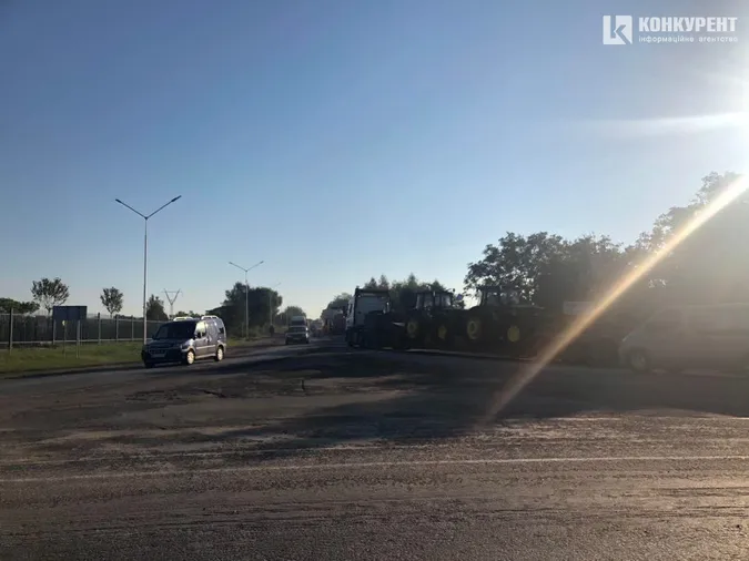 На Дубнівському кільці – затори через ремонт дороги (фотофакт)