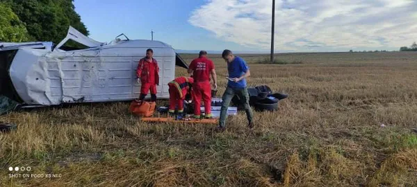 Водій заснув: у Володимир-Волинському районі перекинулося авто (фото, відео, оновлено)