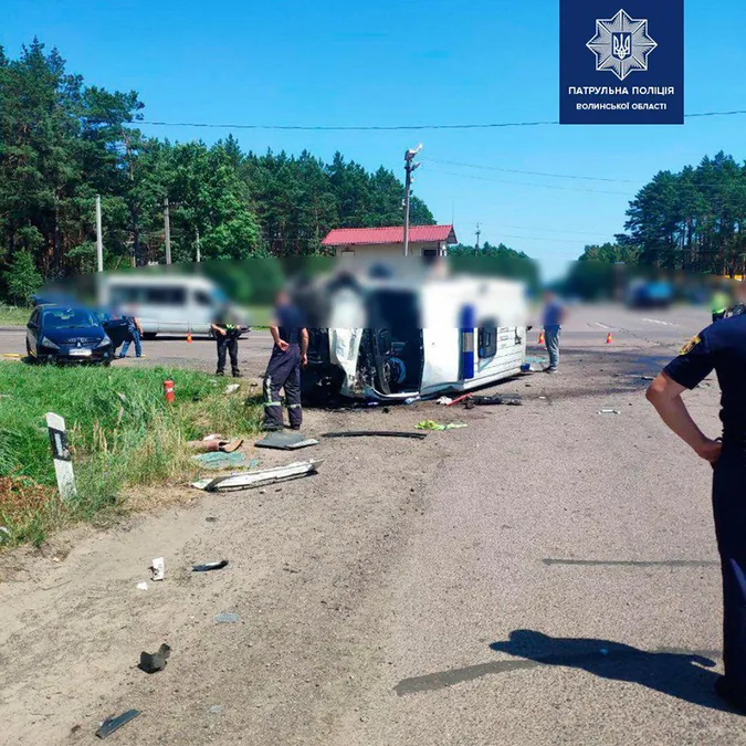 З'явилися подробиці моторошної аварії, в якій перекинулася «швидка» (фото, відео)