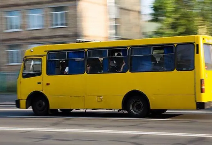 У Нововолинську в маршрутки під час руху відвалилось заднє колесо