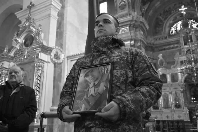 У Луцьку попрощалися із двома воїнами – Олександром Лакеєм та Богданом Барасьом (фото)