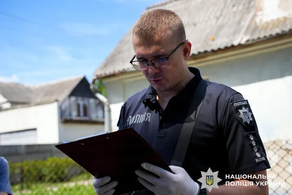 Продала власних дітей для жебрацтва: на Рівненщині поліцейські затримали 38-річну жінку (фото)