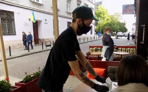 Власники луцьких ресторанів не збираються закривати заклади