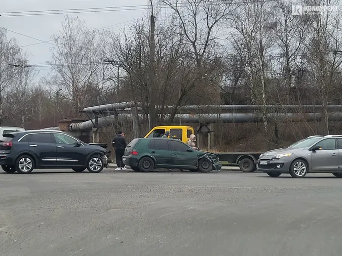 Електрокару знесло передок: у Луцьку біля «Адреналіну» – серйозна аварія (фото)