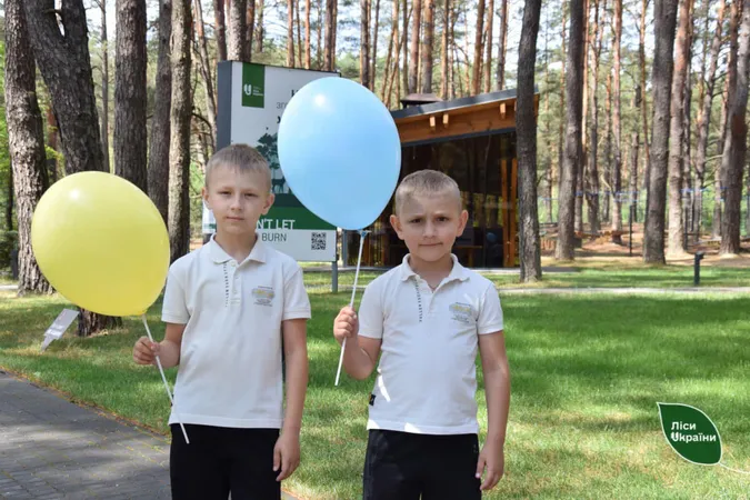 В екокомплексі «Лісовичок» на Волині сьогодні усіх дітей пригощають морозивом (фото)