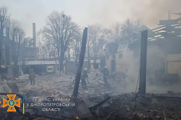 У Дніпрі авіаудар по дитсадку і будинку, є загиблий (фото, відео)