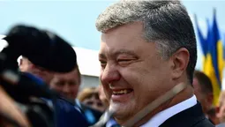 VIP-персони, гвинтокрили та новий завод: репортаж з візиту Порошенка на Волинь (фото)