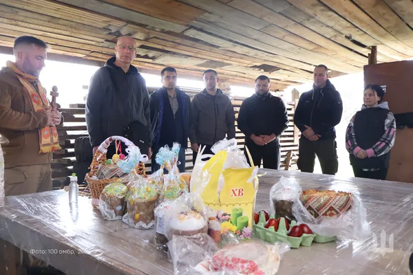 Світло переможе темряву: як «Сталева Сотка» відсвяткувала Великдень на передовій (фото)