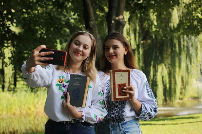 Порожні школи та безлюдні вулиці: як Луцьк святкував 1 вересня (фото)