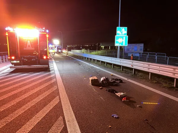 Двоє загиблих, п'ятеро поранених: у Польщі вантажівка врізалась у мікроавтобус з українцями (фото)