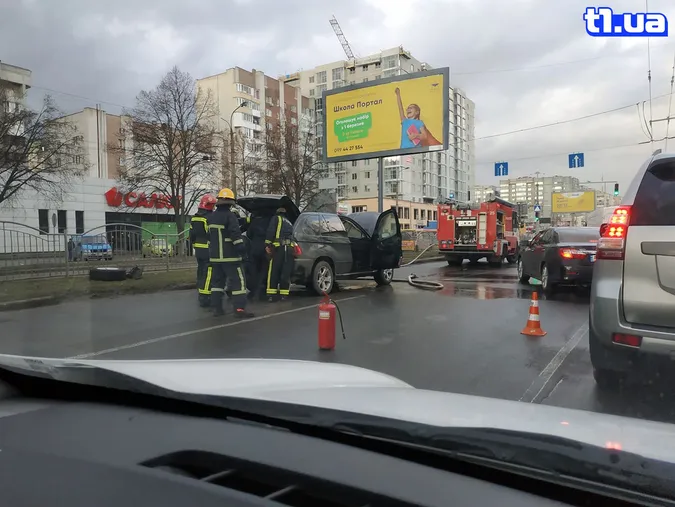 У Луцьку на ходу загорілося BMW x5 (фото)