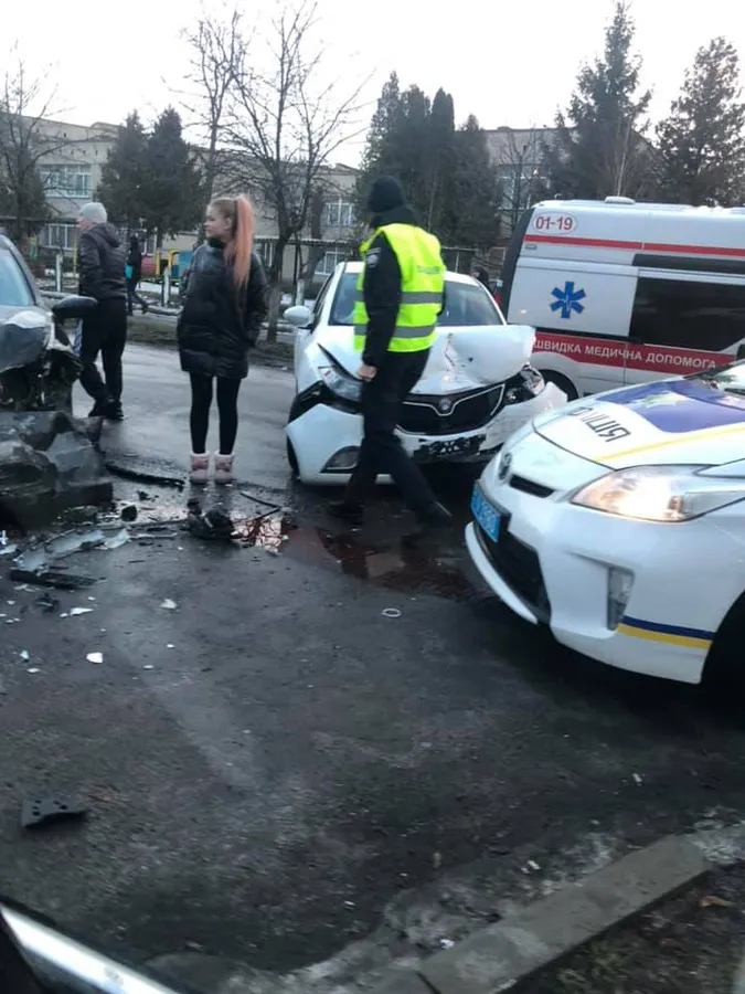 Аварія на Ветеранів у Луцьку: постраждала 11-річна дівчинка (оновлено)