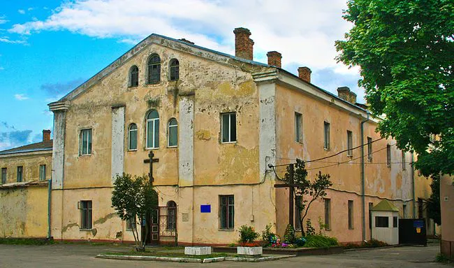 Лучан кличуть провести ніч у тюрмі
