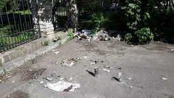 Територію Луцького біотехнічного інституту перетворили на смітник (фото)
