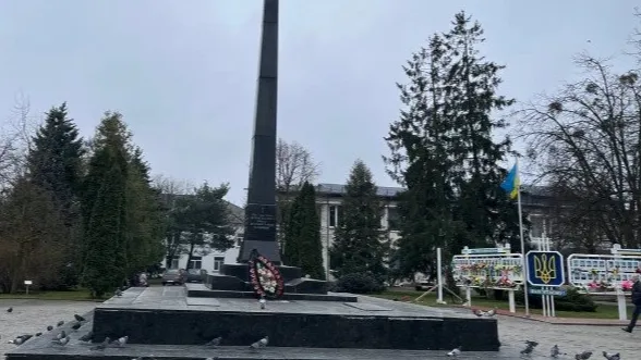 На Волині за мільйон радянський пам’ятник перенесуть з центру міста на кладовище