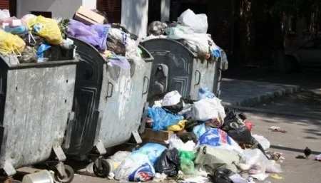 Мешканці ЛПЗ скаржаться на погане вивезення сміття