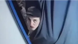 Свою ношену повісив на вішак: у Луцьку юнак вкрав футболку у магазині Staff (відео)