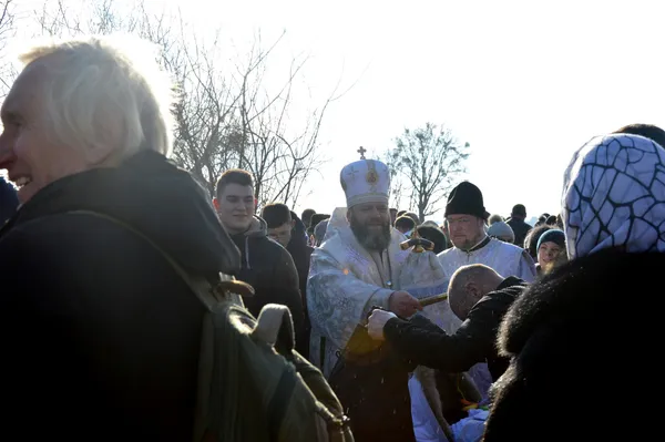 Як лучани на Стиру занурювалися на Водохреща (фото)