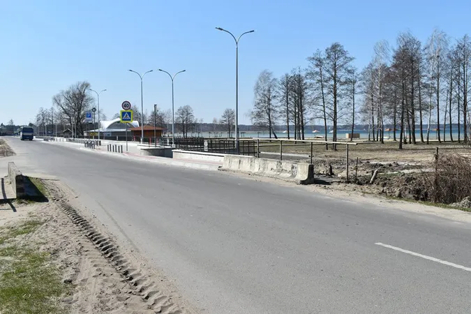 Парасольки, парковка, велосипедна доріжка: як змінився курортний Світязь (фото)
