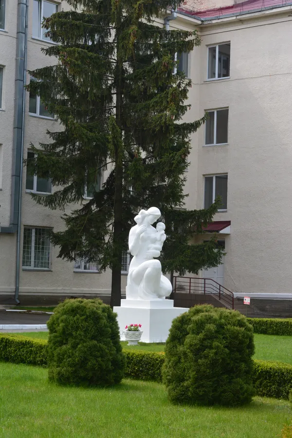Пам'ятник матері та дитини