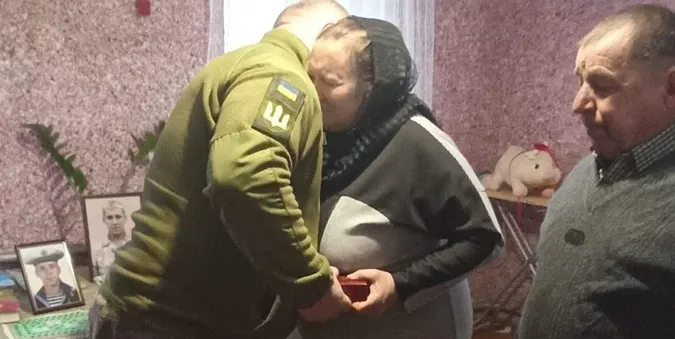 Батькам загиблого воїна з Луцького району передали його орден (фото)