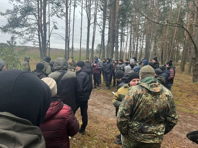 З квадрокоптерами та собаками: понад 250 людей шукають зниклу 17-річну волинянку (фото)