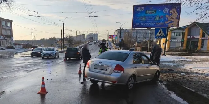 У Луцьку на переході KIA влупилась у Ford – п'яний водій хотів відкупитися (фото)
